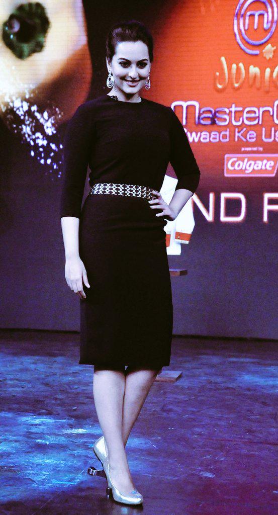 Happy Birthday Sonakshi Sinha I can see no flaws in her 
