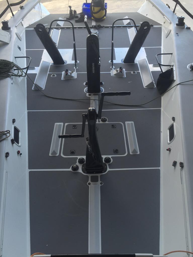cougarIIracing's tweet photo. A bit of polish and some new deck grip for summer! @SGCYachtRace @UTAS_ @ http://t.co/nWoTOMzrgm