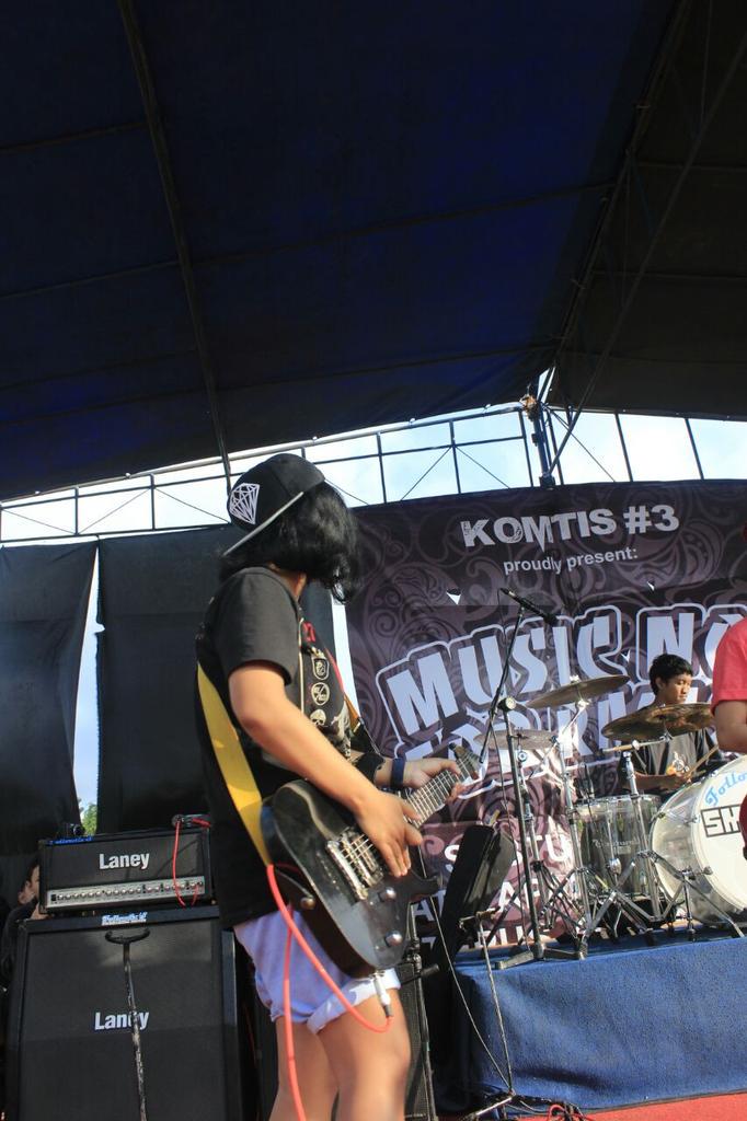 LStoryinMidday's tweet photo. Oleh2 dari @Komtis_Gk kemaren borrr... http://t.co/0D2hWZWWZn