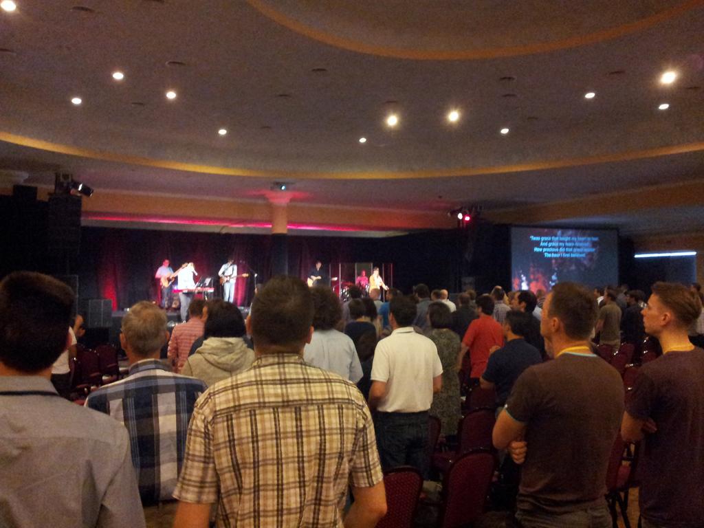 Evan_Focus's tweet photo. Singing How great is our #God in more than 20 languages at the same time. #2015elf #europe http://t.co/NpvtBPjgjO