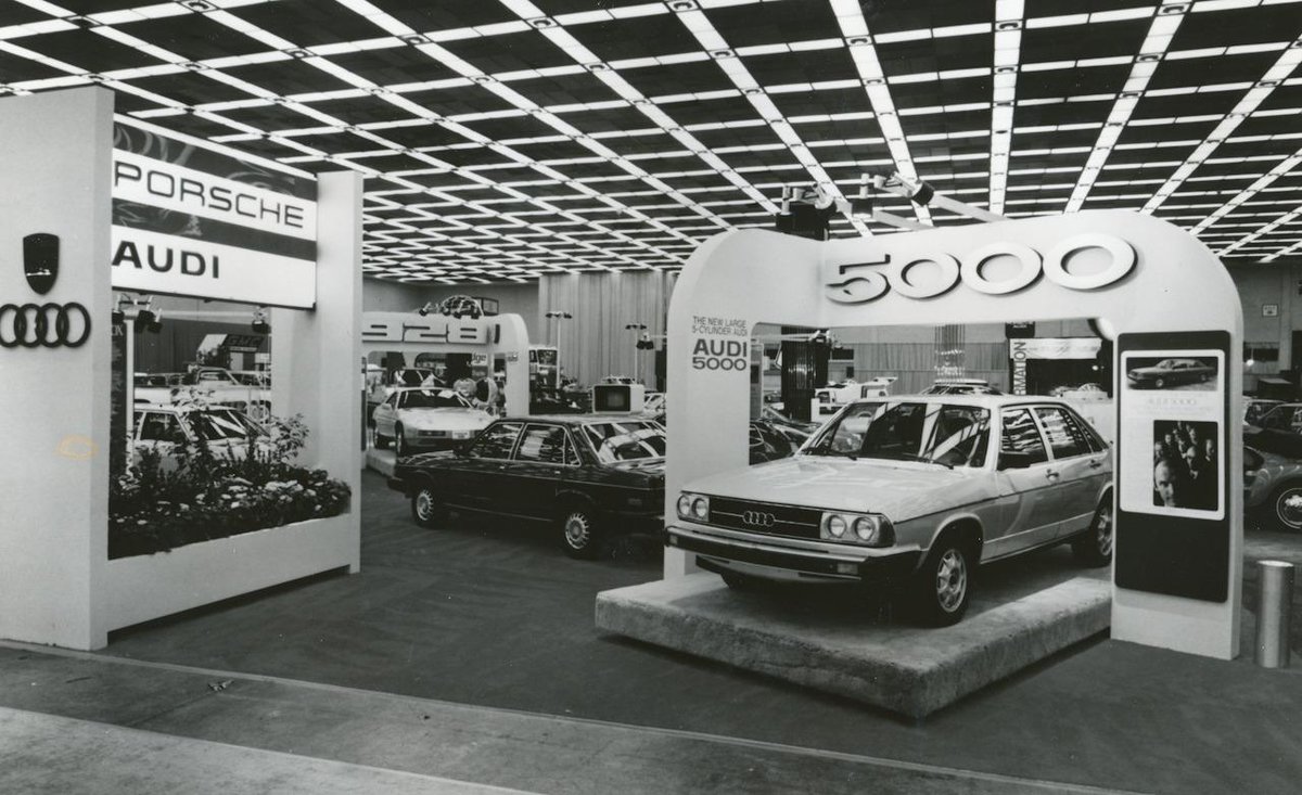 ClientesAudi's tweet photo. ¿Cómo eran los Salones del automóvil antiguamente? Aquí el Salón de #Detroit con #Audi en el año 1967 😉 #AutoShow http://t.co/QXrFphMk7Q