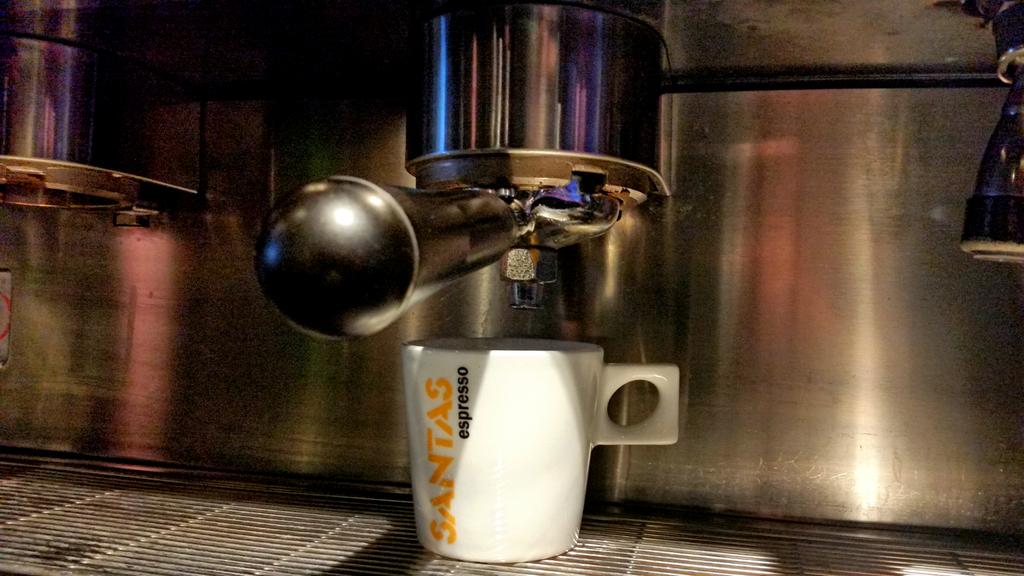 Zo dan. Ruim anderhalf uur van Oud-Beijerland naar Naaldwijk. Dat schreeuwt om driedubbele <a href="/santaskoffie/">SANTAS Koffie</a> espresso!