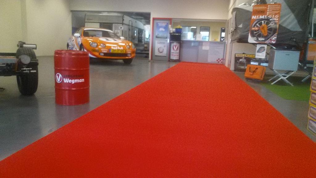 MolenaarDec's tweet image. Rode loper voor entree @VakgarageWegman @wegmangroep @VianenNL #Vakgarage #Wegman #Vianen