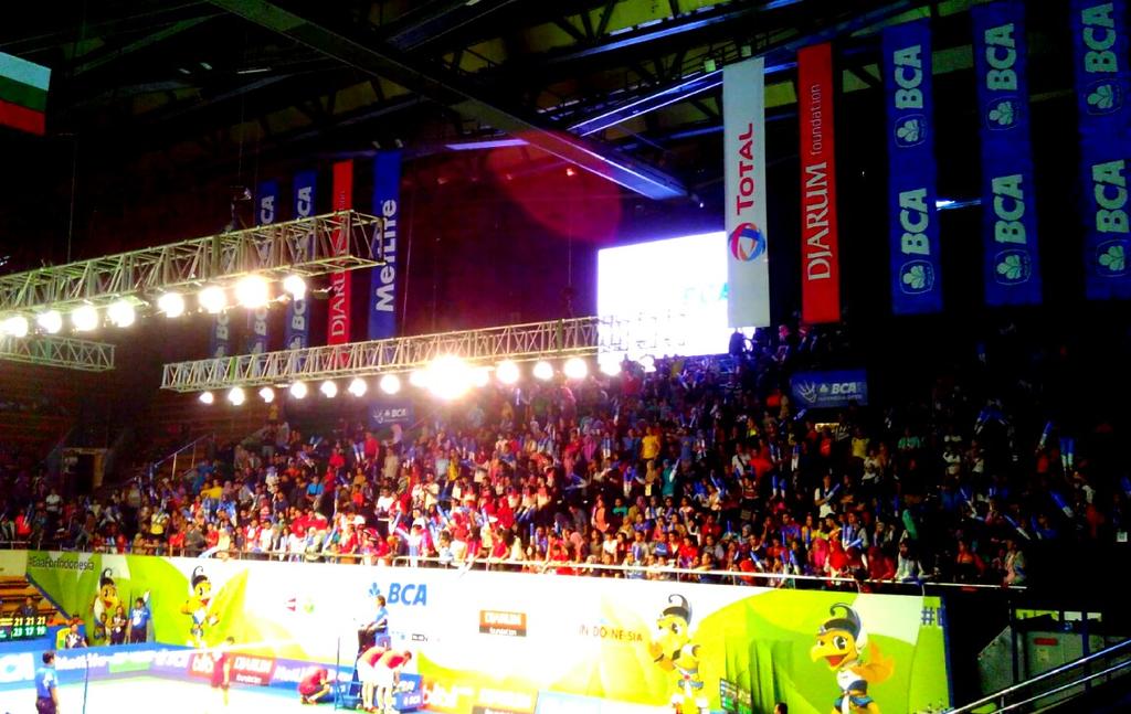 Dalam Istora !!! Keren, antusiasme Masyarakat begitu besar. #EaaForIndonesia <a href="/BadmintonINDO/">Badminton Indonesia</a> <a href="/bulutangkisRI/">bulutangkisri</a>