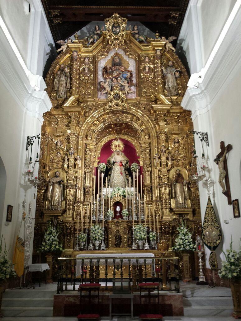 Así ha amanecido la <a href="/EspDeTriana/">Esperanza de Triana</a> para el XXXI aniversario de su coronación canónica pontificia. Función a las 21 h.