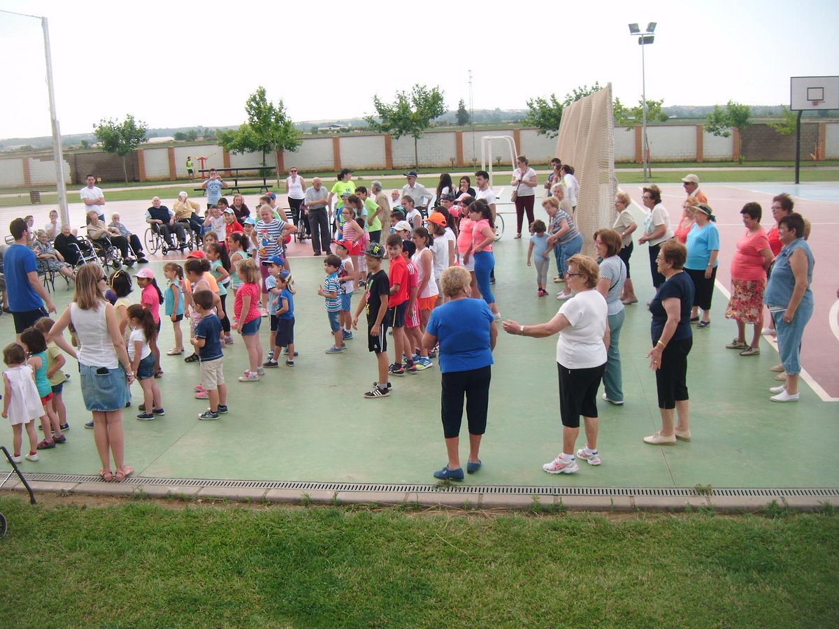 Alumnos del C.E.I.P. Torre Águila de Barbaño visitaron Puebla de la Calzada. facebook.com/15226592160156…