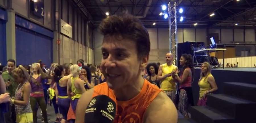 antena3com's tweet photo. Entrevistamos en exclusiva a Beto Pérez, creador de Zumba, en la Feria del Fitness de Madrid
http://t.co/WTb4tnWkdw http://t.co/DxtHv55vhB