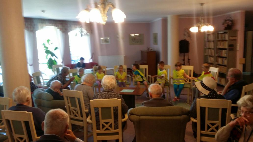 Hoy se ha realizado la actividad "Los ancianos leen para los niños" en Varsovia,  Polonia. Organizó:  <a href="/WolontariatPL/">Wolontariat Polska</a>