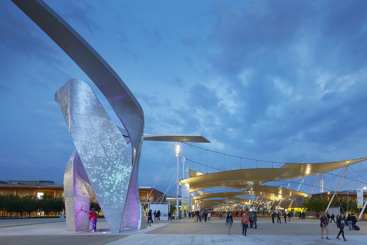 WACommunity's tweet photo. #DanielLibeskind completed his other sculpture ’’The Wings’’ at the heart of Expo http://t.co/myCU4JEPnc http://t.co/wHLOTS108b