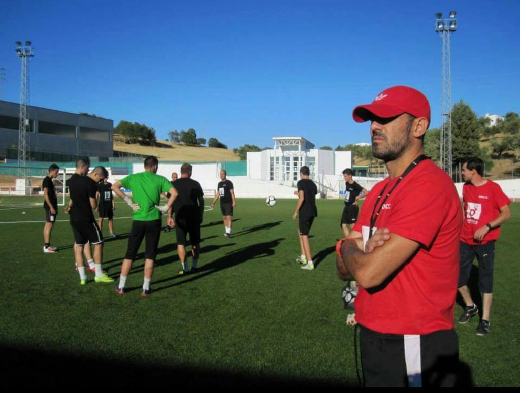 El es <a href="/JaimeRosal10/">Jaime Diaz Serrano</a> . mucha suerte mister..tu suerte será la de todos!!..#vamosaroche #juntoscaminamos