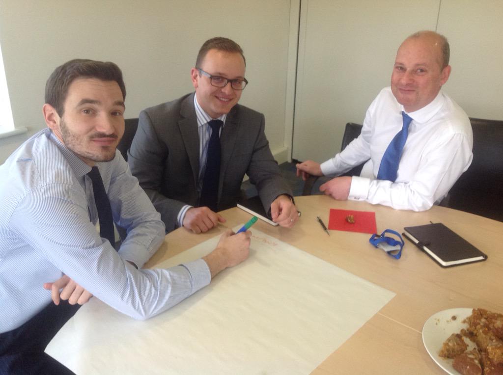 wicks_michael's tweet photo. @avvaswani @adamoz73 @brianthorpey @aaclk7 @ianmkirk @marka999 working closely together #goto #unlockingPCB 👔👥 http://t.co/kbvIFD4rSe
