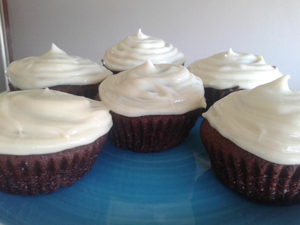 AlexxDrWho's tweet photo. #cupcakes recién hechos :3 http://t.co/IU3s0iUkgP