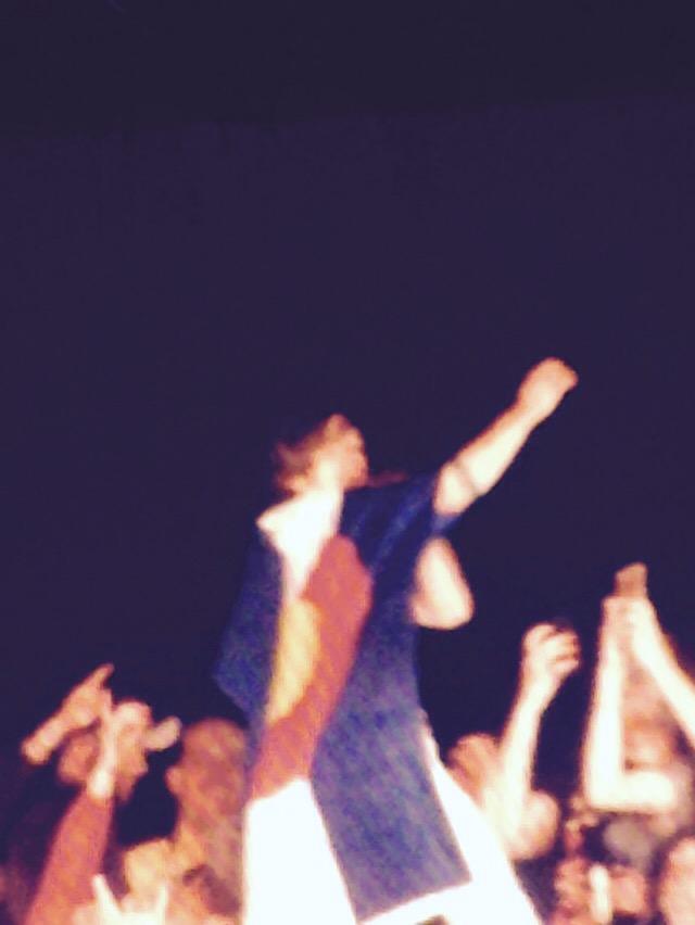 Leezipop88100's tweet photo. Cage the Elephant was amazing tonight! Matt shultz is one crazy mofo😍 &amp; i loved it! @CageTheElephant #RedRocksCO http://t.co/9v1vcCv17N
