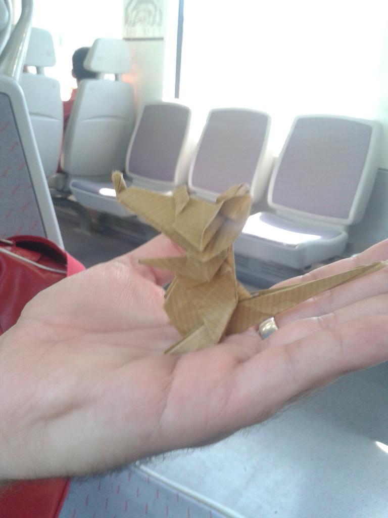 nuriamartinezcl's tweet photo. @origamicrusade @rod2cat @rodalies #gus-gus #origami #handmade #freake http://t.co/9QAyC0z9Fx