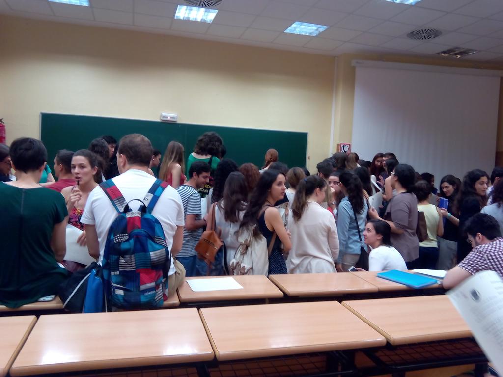 srvrlb's tweet photo. Esto es una revisión y lo demás es tontería 300 personas revisando su examen. http://t.co/XyYLAi8vyl