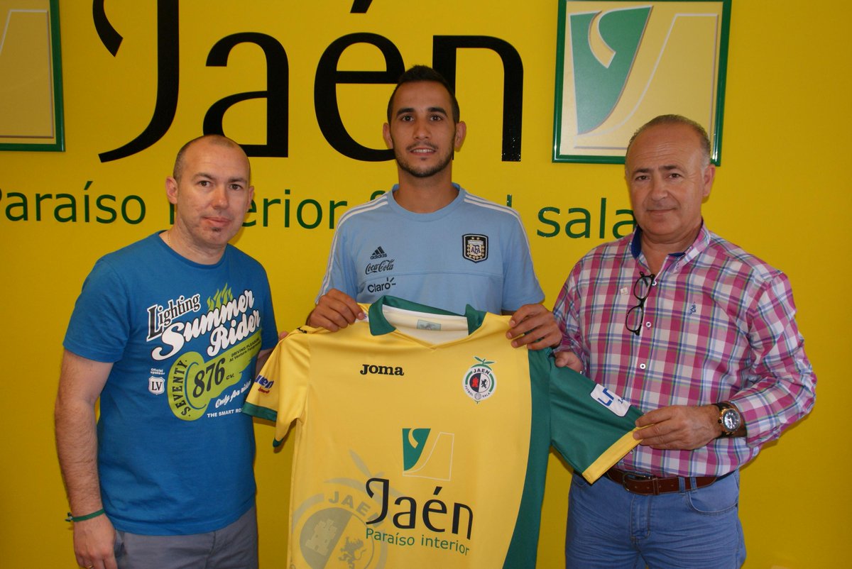 JaenFS's tweet photo. @Boyis9 es nuevo jugador del @jaenfs! BIENVENIDO http://t.co/phFabW8qoR http://t.co/zY5lmW4SQq