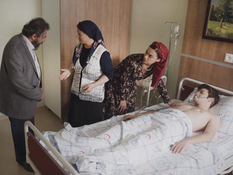 magazinkolikcom's tweet photo. Yılanlar��n Öcü... FATMA VE HÜSNÜ’YÜ ÇOK BÜYÜK BİR SÜRPRİZ BEKLİYOR ! http://t.co/eqc0kREdZs http://t.co/fSayFH7BKw