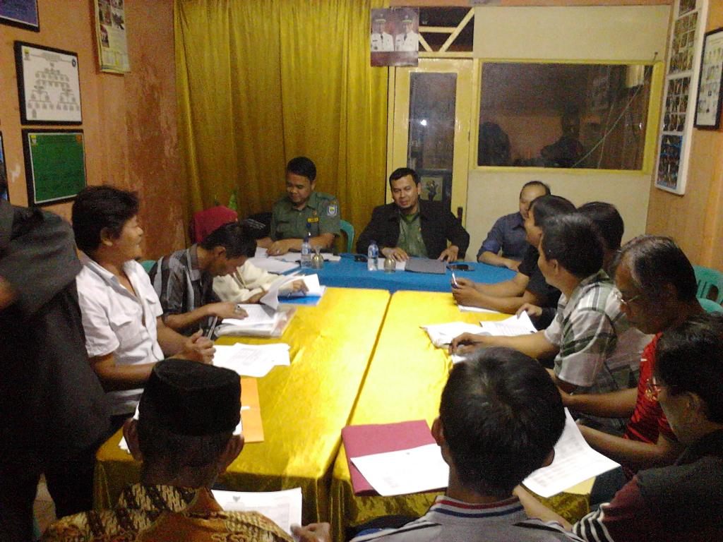 hasanwangsa1's tweet photo. @PutraGemilang_ @kel_jamika @DSuhandani @ridwankamil  silaturahmi dengan warga rw 03 kel.jamika kec.bojongloa kaler http://t.co/UuYMVoYI6w