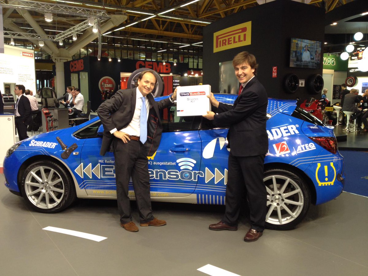 Disprone's tweet photo. En @Autopromotec presentando los sensores electrónicos de presión 2.0 @SchraderIntl #TPMS #disprone http://t.co/KLn32T936s