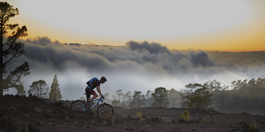 DecathlonEspana's tweet photo. "Si no sabéis dónde estoy, buscadme con mi #bicicleta persiguiendo paisajes." #FelizViernes http://t.co/iwrZK3Vpx0