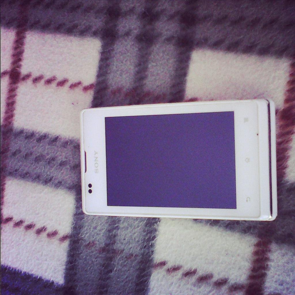 ask1tesaduf's tweet photo. Zamansız bozulan telefon..😭😭😭 http://t.co/20EUbSAjff