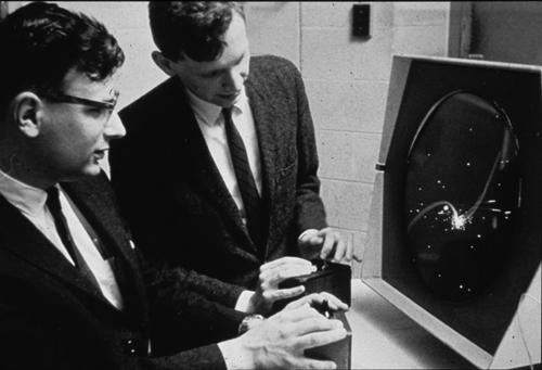 ZDZtouchandplay's tweet photo. ¿SABÍAS QUE… en 1962 Steve Russell programa «SpaceWar!», considerado el primer videojuego diseñado como tal? http://t.co/c0ShFqzHrY