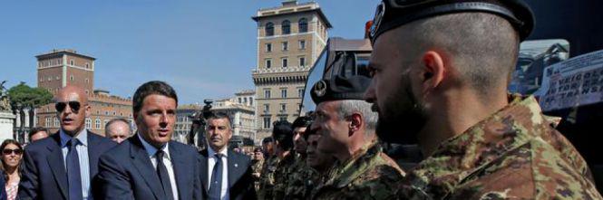 ilgiornale's tweet photo. #Renzi si dimentica di invitare il #Marò alla parata della #FestadellaRepubblica http://t.co/wvfGjqNxzS http://t.co/LKdUbJOrpk