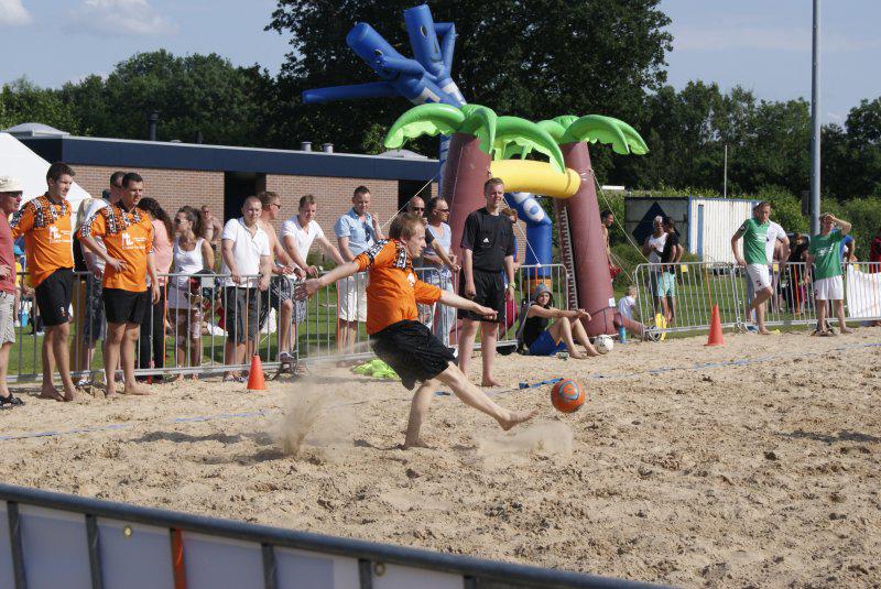 BSDrenthe's tweet photo. FC Ballenbak 6 heeft zich aangemeld voor het herentoernooi! Het gaat hard met de inschrijvingen, wees er snel bij! http://t.co/MbFNsWsdRY