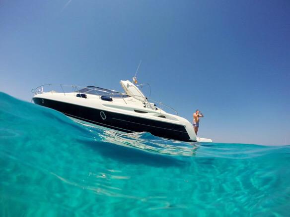 MartinMakepeace's tweet photo. .@ColinChiddle on the back of the boat just before he proposed to @PippyWippyWoooo #Ibiza2015 http://t.co/wuAQjIKJS3