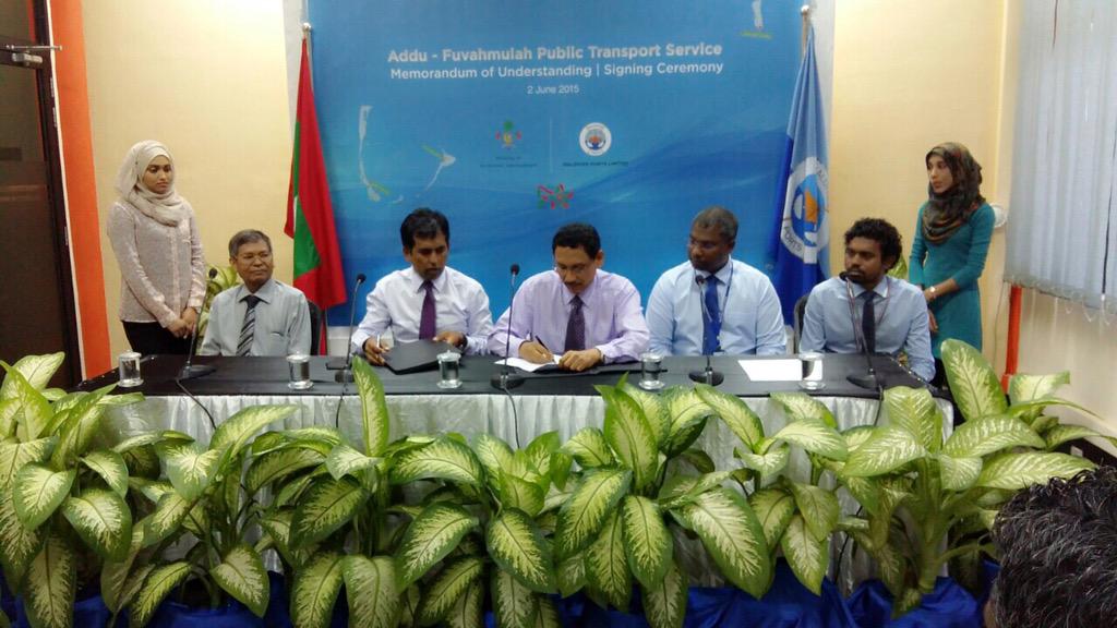 EenInoo's tweet photo. Signing MoU between MPL and MED to manage Addu-Fuahmulah public Transport Services. #PrMed http://t.co/gMNL6qAmai