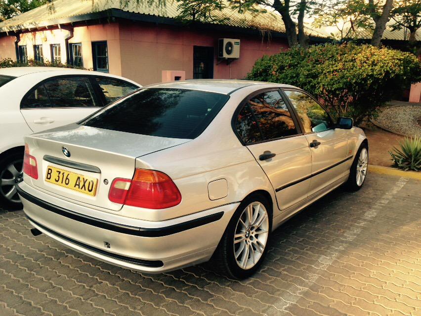 CuteQuttobabe's tweet photo. "@The_Real_Snax: Bmw 318i for sale inbox 40k neg bots http://t.co/ojiBVSyNTz"