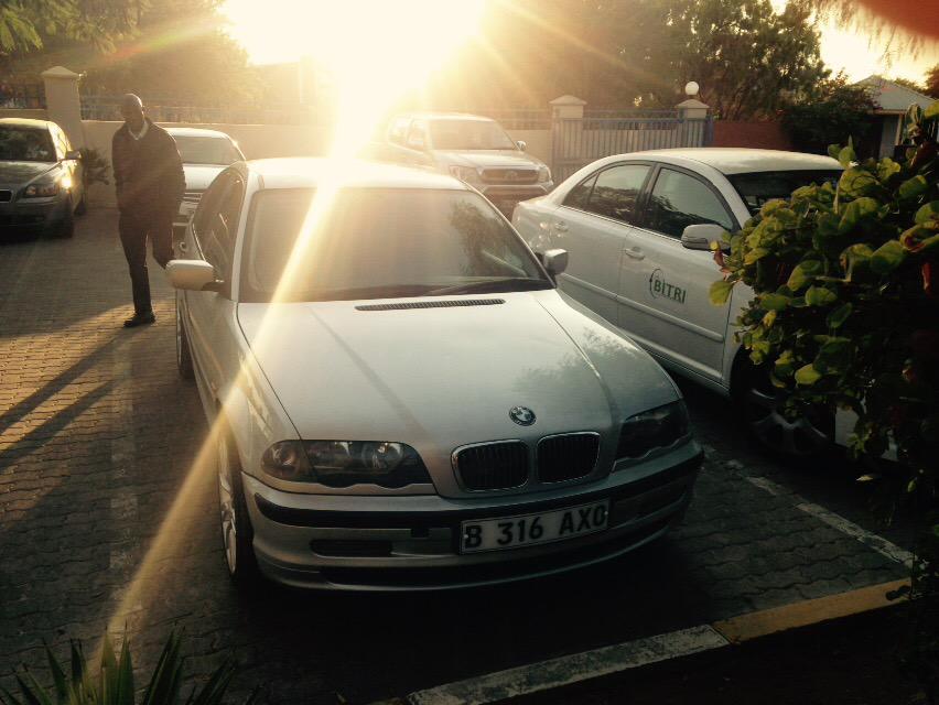 CuteQuttobabe's tweet photo. "@The_Real_Snax: Bmw 318i for sale inbox 40k neg bots http://t.co/ojiBVSyNTz"