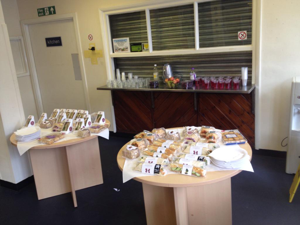 Humankind_vol's tweet image. We were extremely grateful for the donations of food / drinks for today's #volunteersweek event