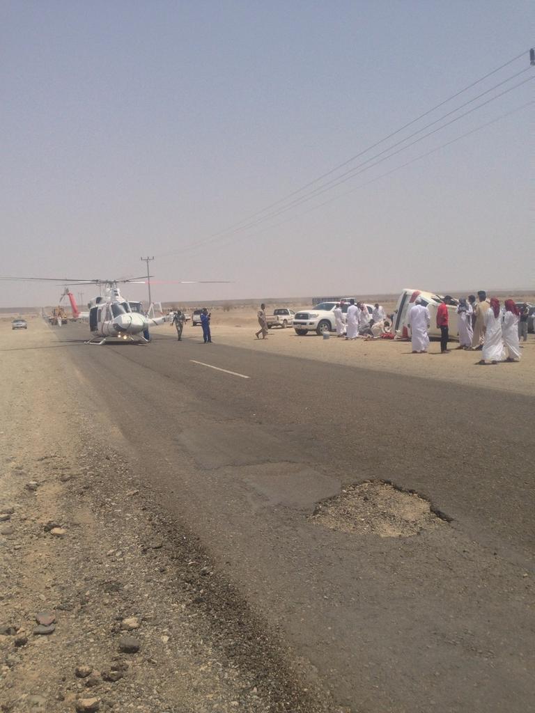 al_mahd's tweet photo. @al_mahd 
@jawalalmahd: "طريق الموت"
إصابة ٨ من عائلة واحدة في حادث على طريق #المدينةالمنورة  #مهدالذهب (قريضة) . http://t.co/hqhv5ME9q4