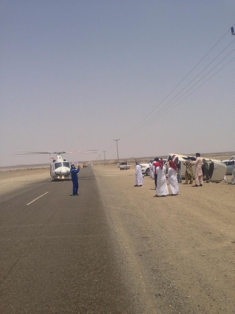al_mahd's tweet photo. @al_mahd 
@jawalalmahd: "طريق الموت"
إصابة ٨ من عائلة واحدة في حادث على طريق #المدينةالمنورة  #مهدالذهب (قريضة) . http://t.co/hqhv5ME9q4