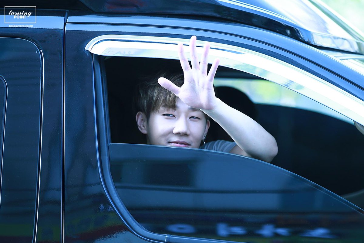 INFINITE7SOUL's tweet image. [PICS] 150531 #김성규 - SBS Inkigayo 7P wp.me/p2Jnj5-57n