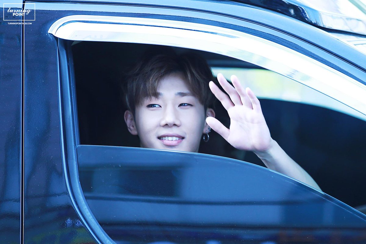 INFINITE7SOUL's tweet image. [PICS] 150531 #김성규 - SBS Inkigayo 7P wp.me/p2Jnj5-57n