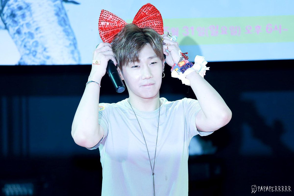 INFINITE7SOUL's tweet image. [PICS] 150531 #김성규 - Sinchon Fansign 55P wp.me/p2Jnj5-57P