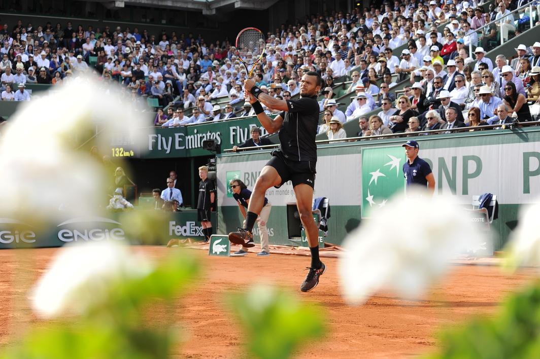 rolandgarros's tweet photo. #Tsonga gets his 1st break since the 2nd set to take an early 3-1 lead in the 5th. #RG15 http://t.co/muhyt8thFQ