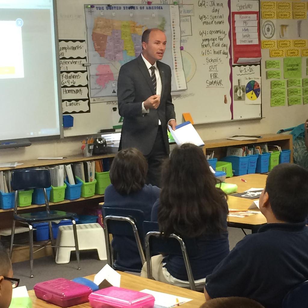 JAofUtah's tweet photo. @SpencerJCox presenting #jainaday to students at Edison Elementary. #jainclass #volunteer http://t.co/ZUHw59PDpb