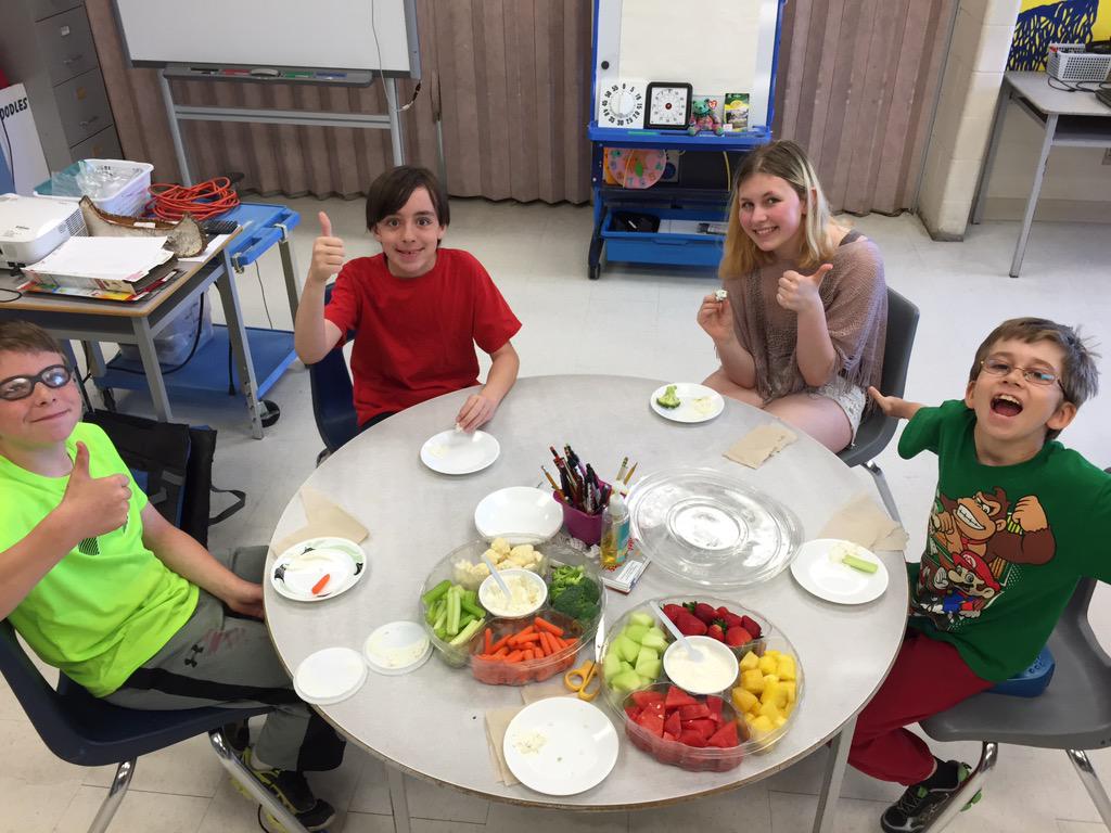 MrsBeacock's tweet photo. Healthy eating lesson! @WestBayfieldES Thank you to "Eat well to Excel" http://t.co/tIjagJlrNs