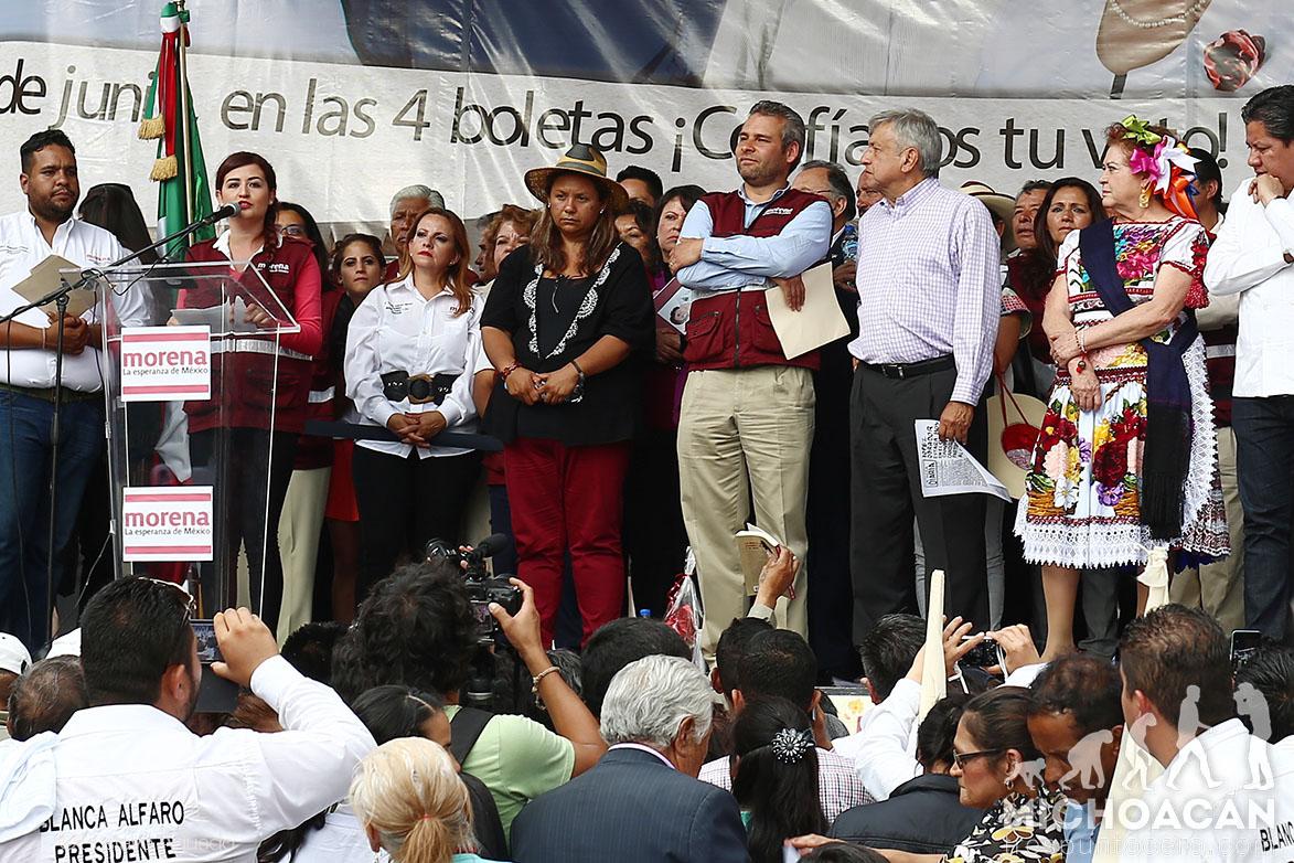 MorenaZit's tweet photo. Yunuen estuvo en Morelia y realizó un discurso en nombre de todos los candidatos a diputados federales michoacanos http://t.co/sXm5fo7rZo