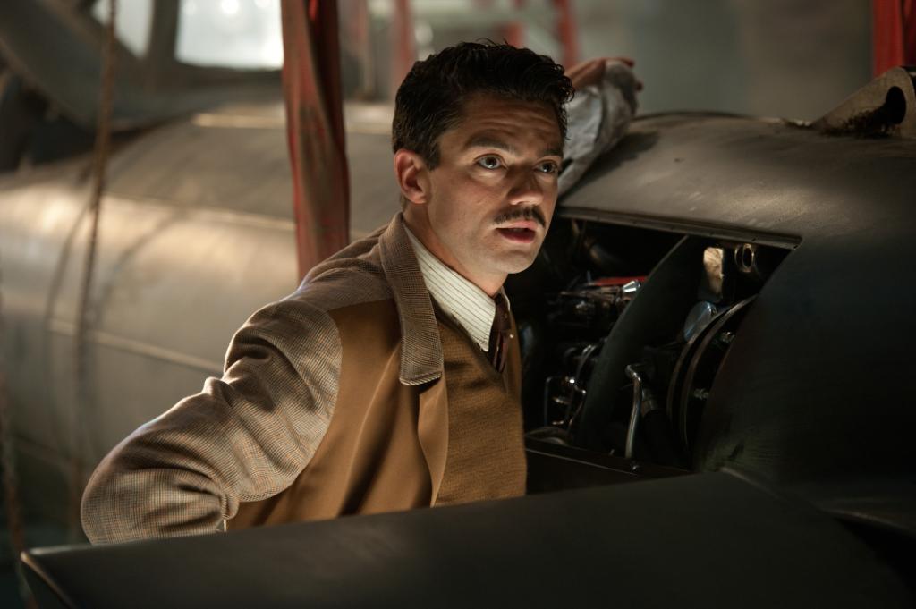 Happy Birthday Dominic Cooper aka Howard Stark. Er hat Tony das Genie in die Wiege gelegt. 