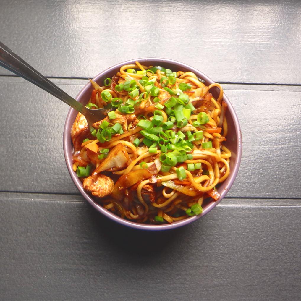 Wokzilla's tweet photo. La primera semana del mes, se celebra con un plato al wok. 🍜 😏 #WOKPEN http://t.co/XLWISbSP8b