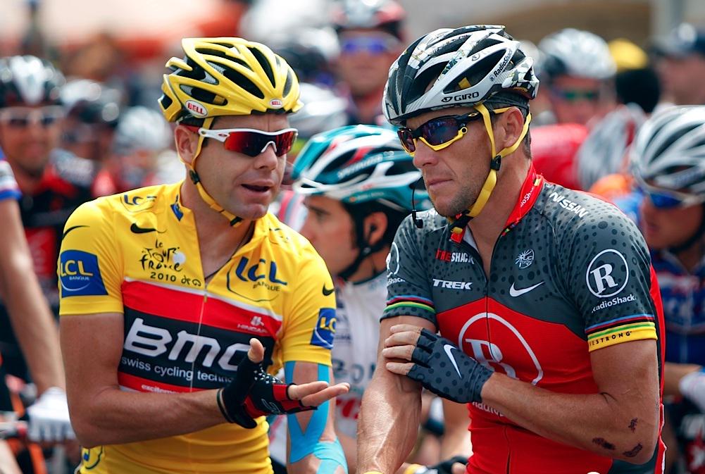 MujerDeportiva's tweet photo. Yo soy muy fan de las gafas deportivas como éstas de Armstrong y Evans #RetoGafas #FashionFridays52 http://t.co/ncT7y9TkMz