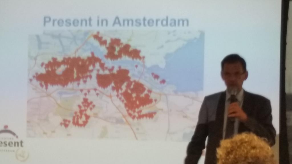 TiemenZRust's tweet image. Indrukwekkend plaatje: al de plaatsen waar @presentadam in #Amsterdam projecten heeft gedaan. Spreker @andre_rouvoet