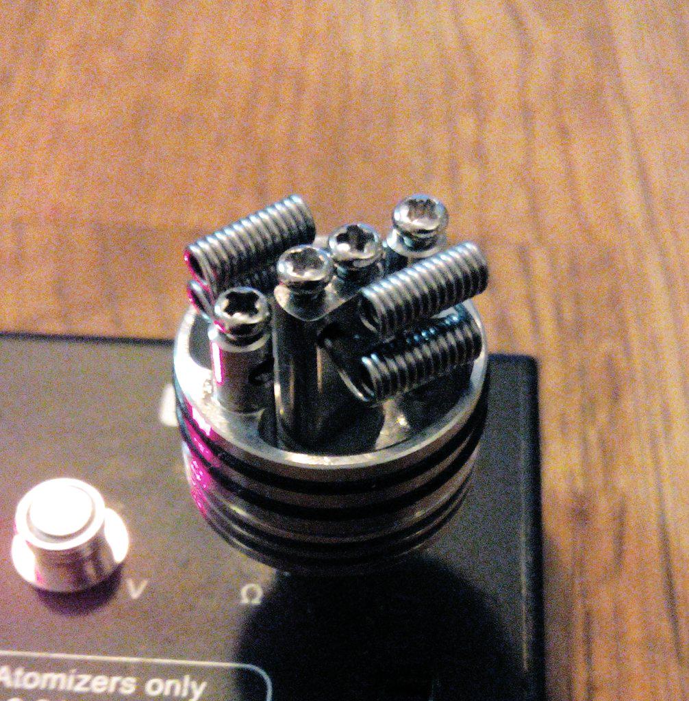 VachelMc's tweet photo. @coilmasternet made this build dead simple... #vapelife http://t.co/Ah79gAjKCG