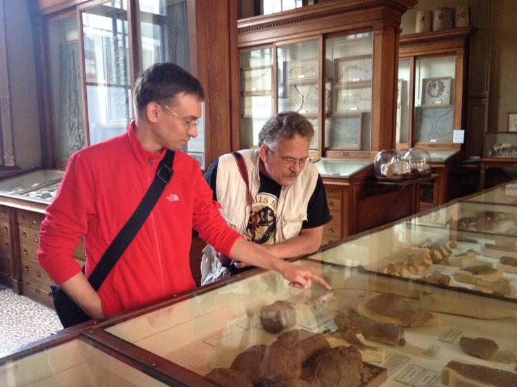 Paleontologist and president of <a href="/bhigr_ep/">BlackHillsInstitute</a> Peter L Larson's visits Teylers! buff.ly/1Jj3IM0  #fossils #research