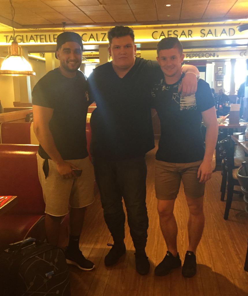 aaron201193's tweet photo. Looking forward to going on holiday with these two!! #Spain 🙌 😎☀️🏊 http://t.co/BfPQawTaDi