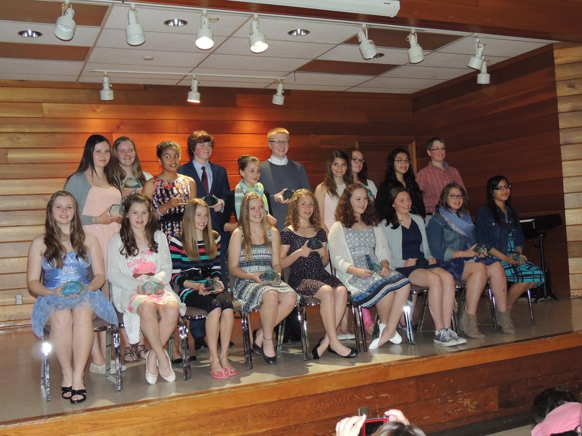 LakeheadLF's tweet photo. Good looking crowd! Belated congrats to our Grade 8 Award of Excellence recipients! @lakeheadschools #lpsb #tbay http://t.co/2k242P7o8U
